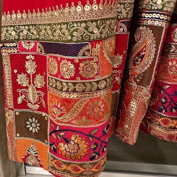 Indian women anarkali silk red bridal kurta top with brocade and dori size small - Picture 3 of 7